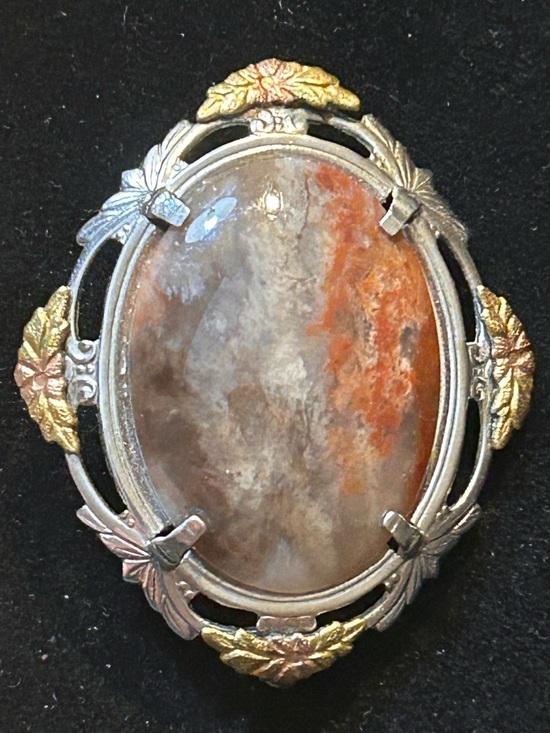 LS Peterson Co (LSP Co) Jewelry - Black Hills Gold Oval Agate Leaf-Accent Brooch in Brown and Orange